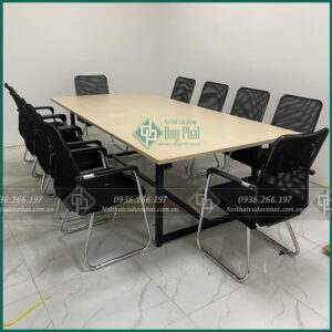 Thanh lý bàn họp chân sắt dáng hiện đại tại Hà Nội mới 100%