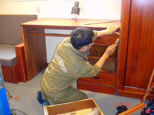 Dịch vụ sửa chữa bàn ghế văn phòng tại Duy Phát