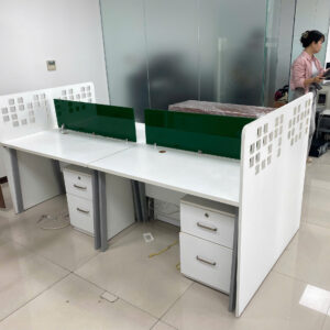 thanh lý bàn chân sắt kt 60x1m2 cao 75cm bàn ko vách, không hộc